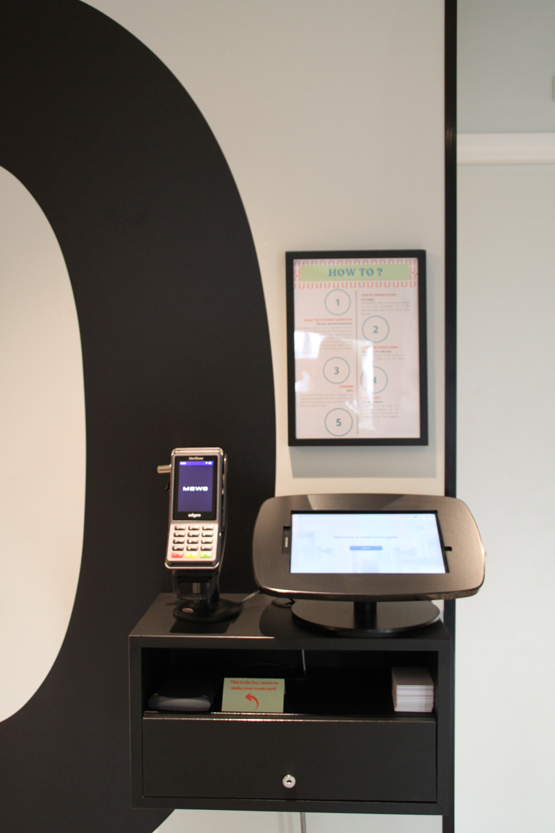 Bouncepad Counter secure free standing tablet kiosk