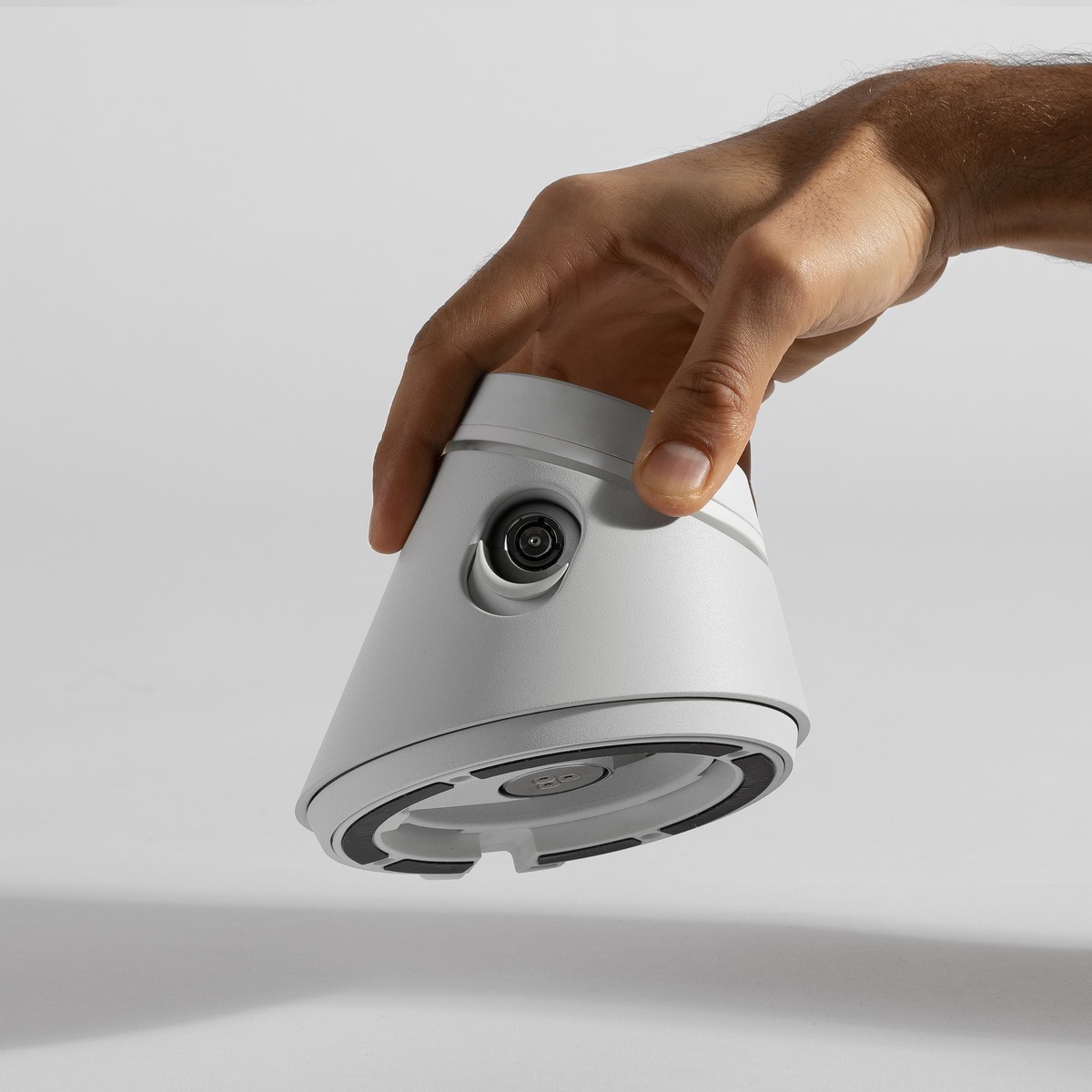 Secure tablet & iPad stand & docking station - Bouncepad Click