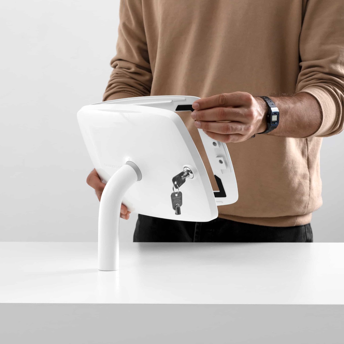 Bouncepad Static 60 tablet and iPad kiosk for counters