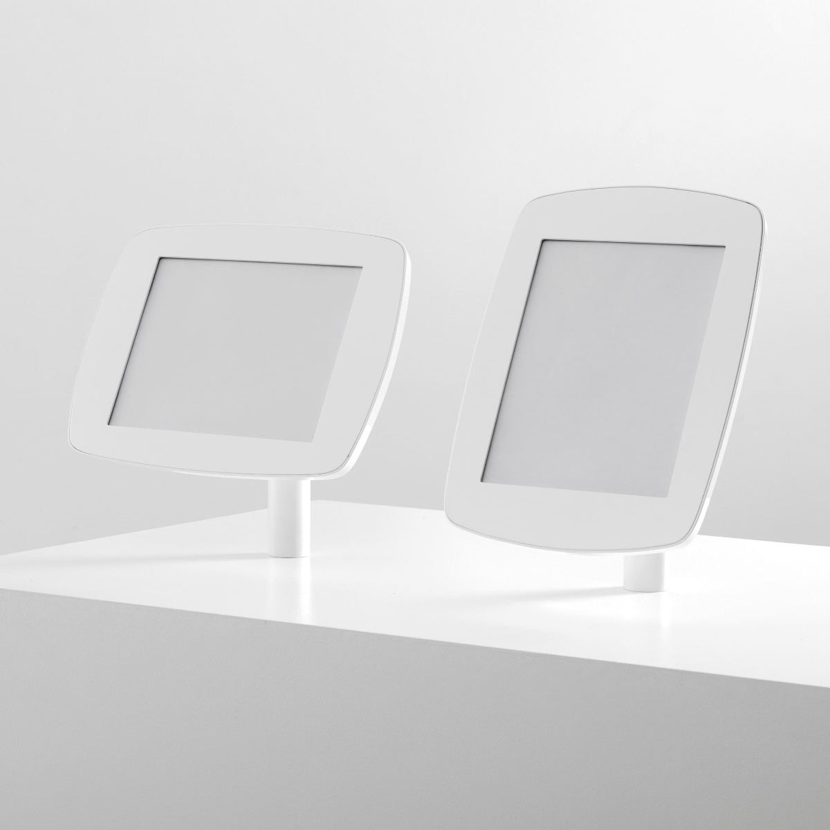 Bouncepad Static 60 tablet and iPad kiosk for counters